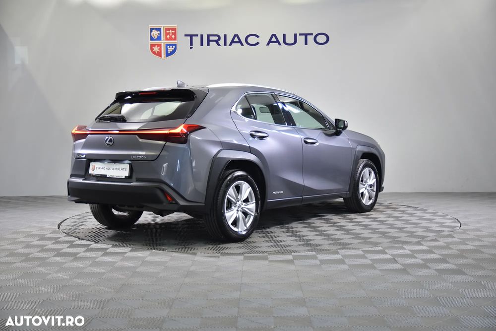 Lexus UX - 5