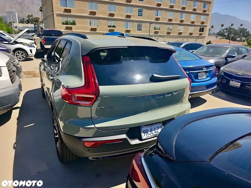 Volvo XC 40 B5 AWD Ultimate Dark - 4
