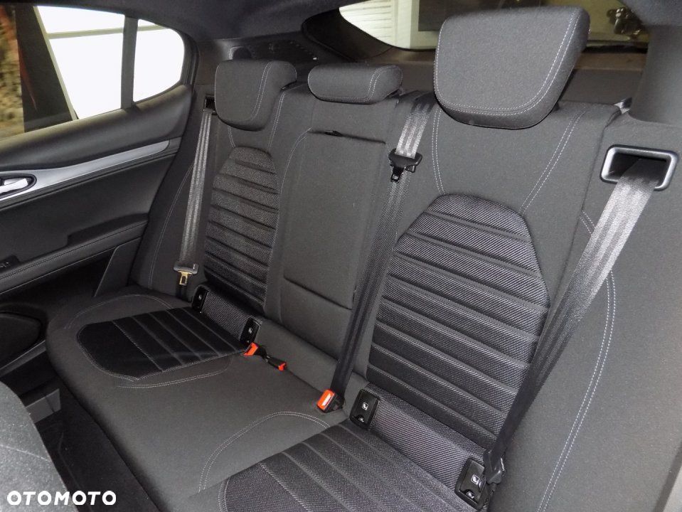 Alfa Romeo Stelvio - 13