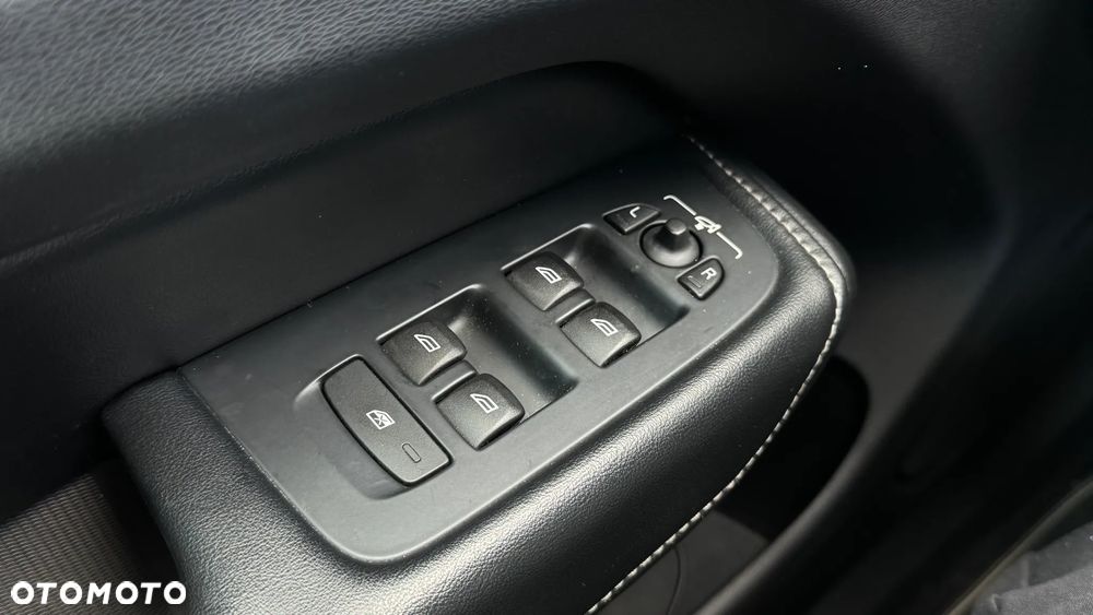 Volvo XC 60 T5 GPF AWD R-Design - 22