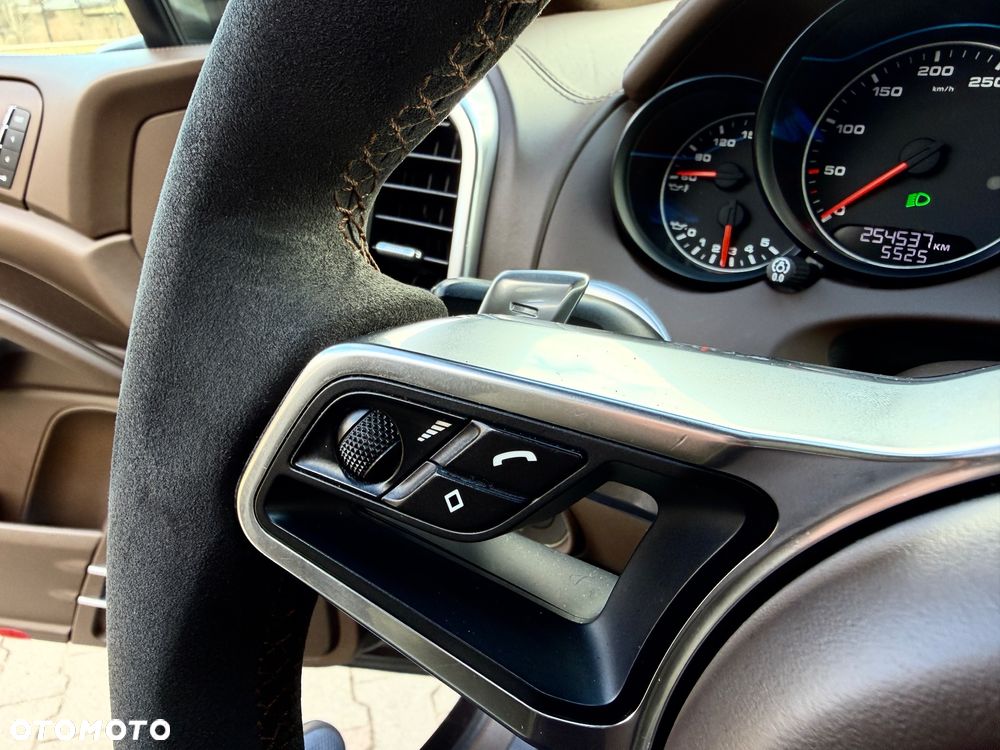 Porsche Cayenne Diesel Platinum Edition - 18