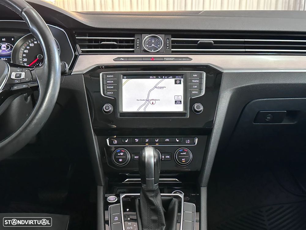 VW Passat Variant 2.0 TDI Highline DSG - 19