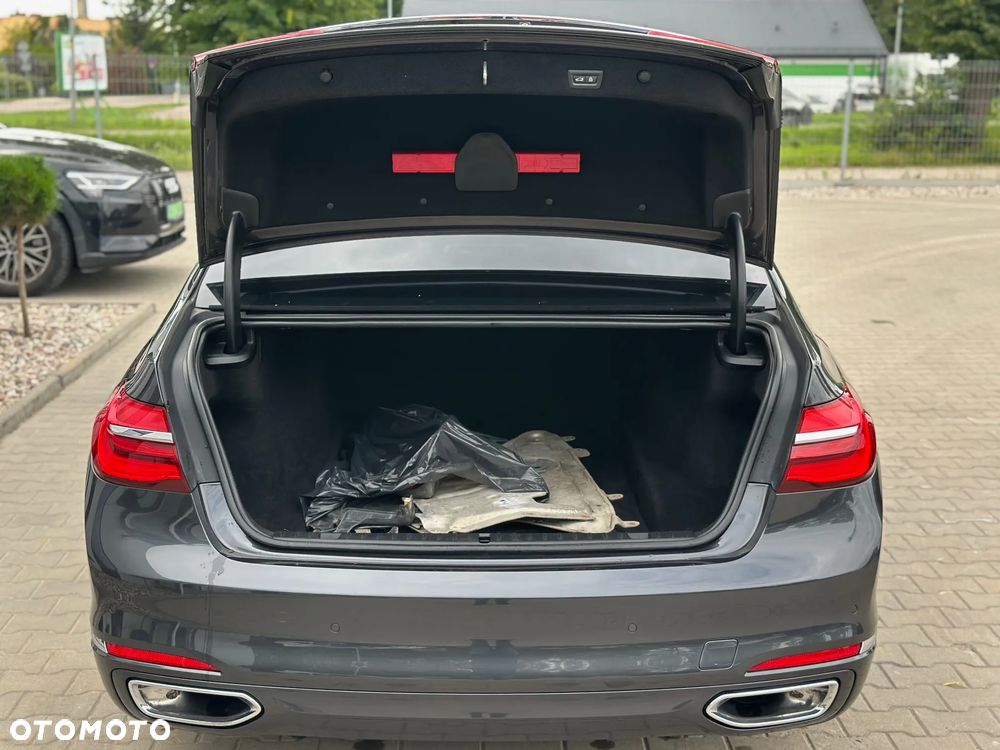 BMW Seria 7 - 15