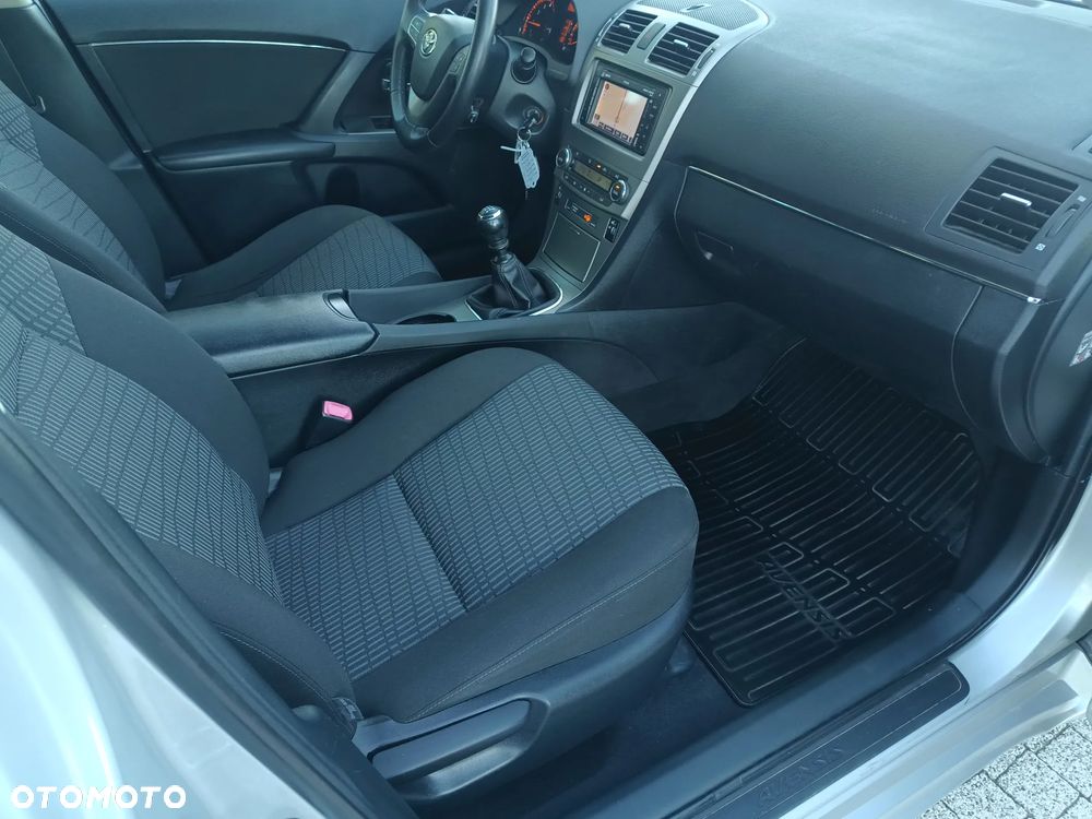 Toyota Avensis 1.8 Sol NAVI - 9