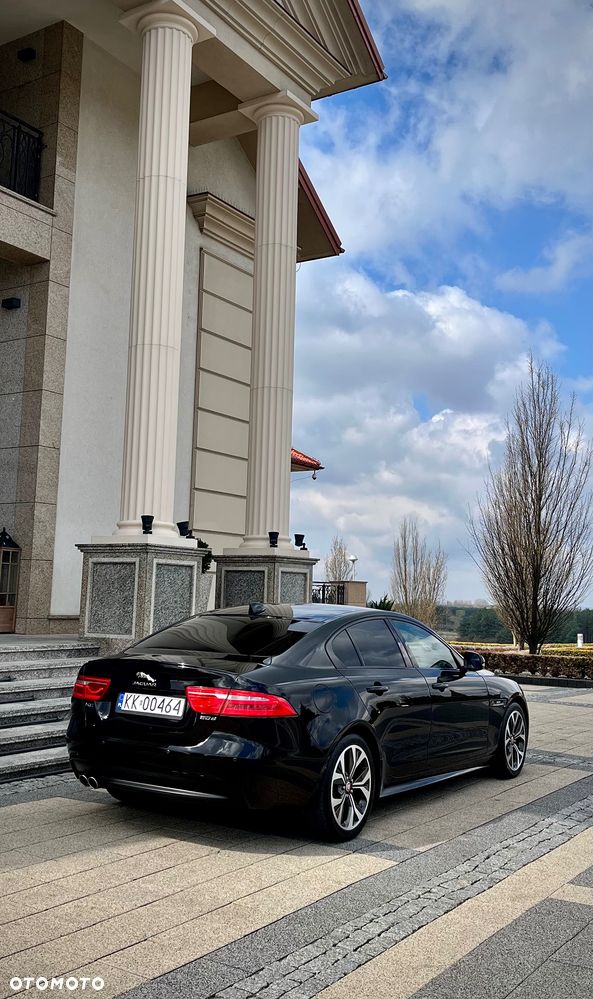 Jaguar XE 2.0 D R-Sport - 10