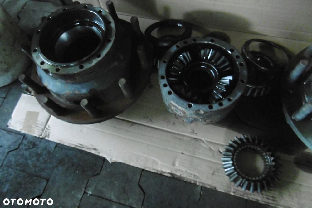 Zwolnica Tył Renault Kerax 6x4 8x4 - 3