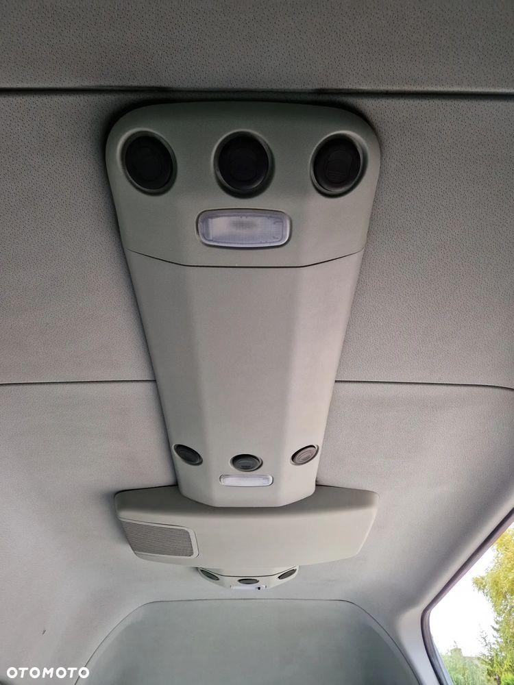 Volkswagen CRAFTER 9 osobowy MAXI PODJAZD DLA NIEPEŁNOSPRAWNYCH - 13