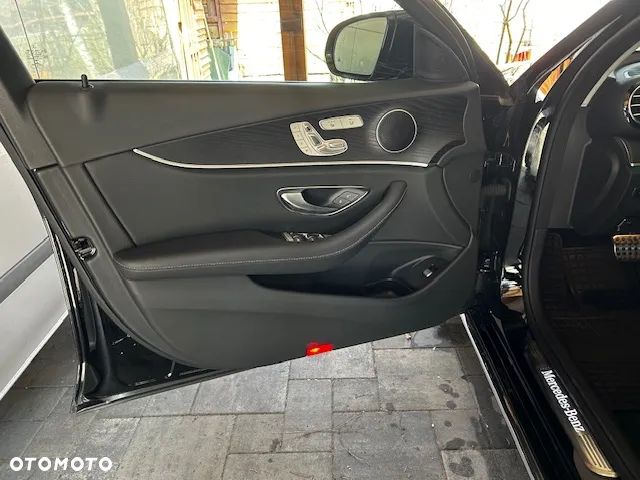 Mercedes-Benz Klasa E 250 9G-TRONIC - 8