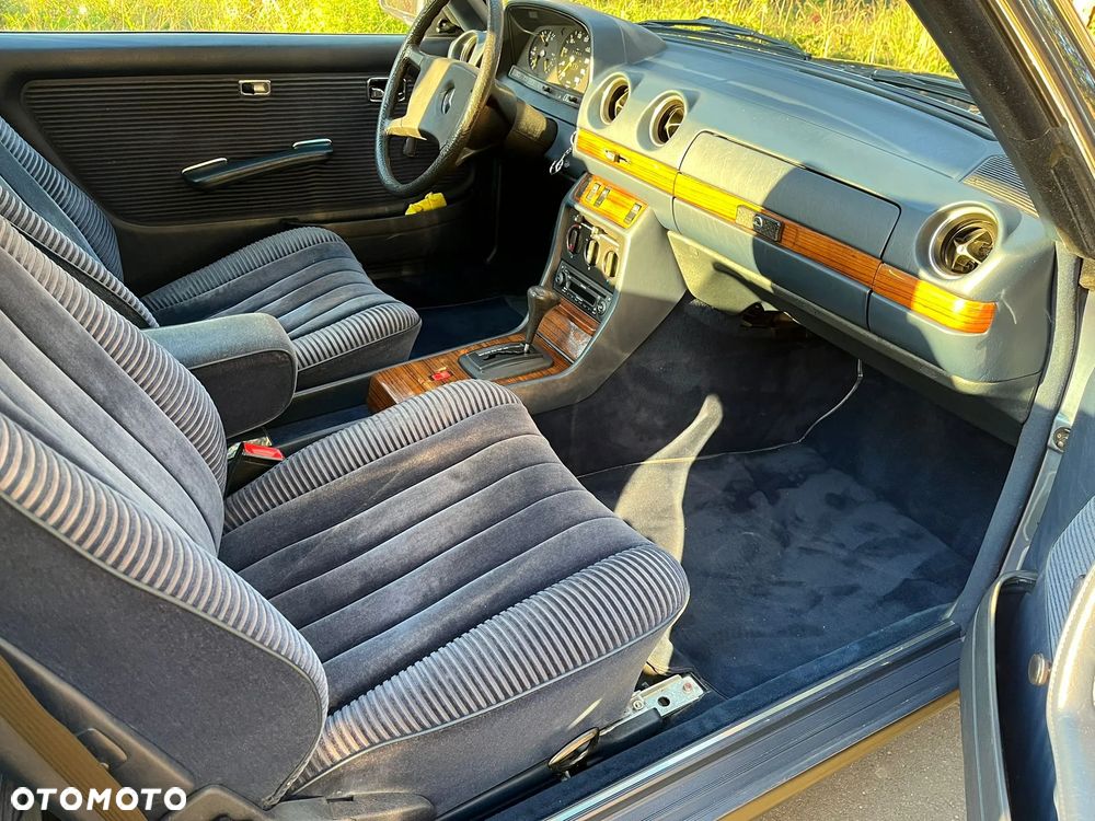 Mercedes-Benz W123 - 15
