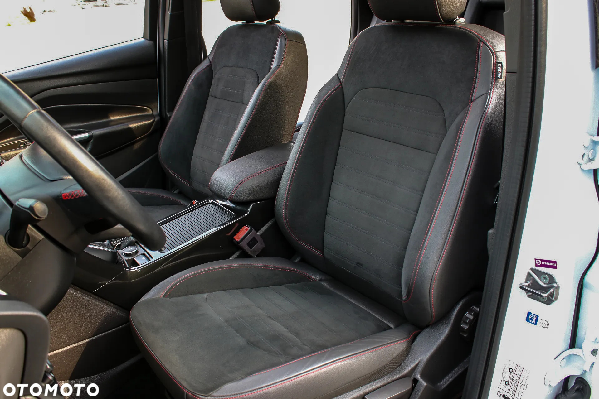 Ford Kuga 1.5 EcoBoost 2x4 ST-Line - 34