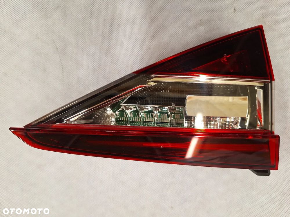 Skoda Superb III lampa lewa tył 3V9945307 F