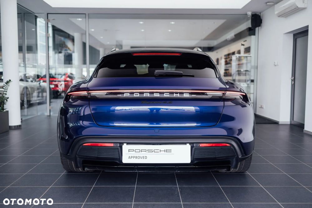 Porsche Taycan 4S Cross Turismo - 11