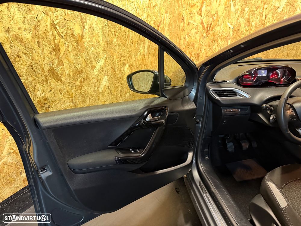 Peugeot 208 82 VTI Style - 5