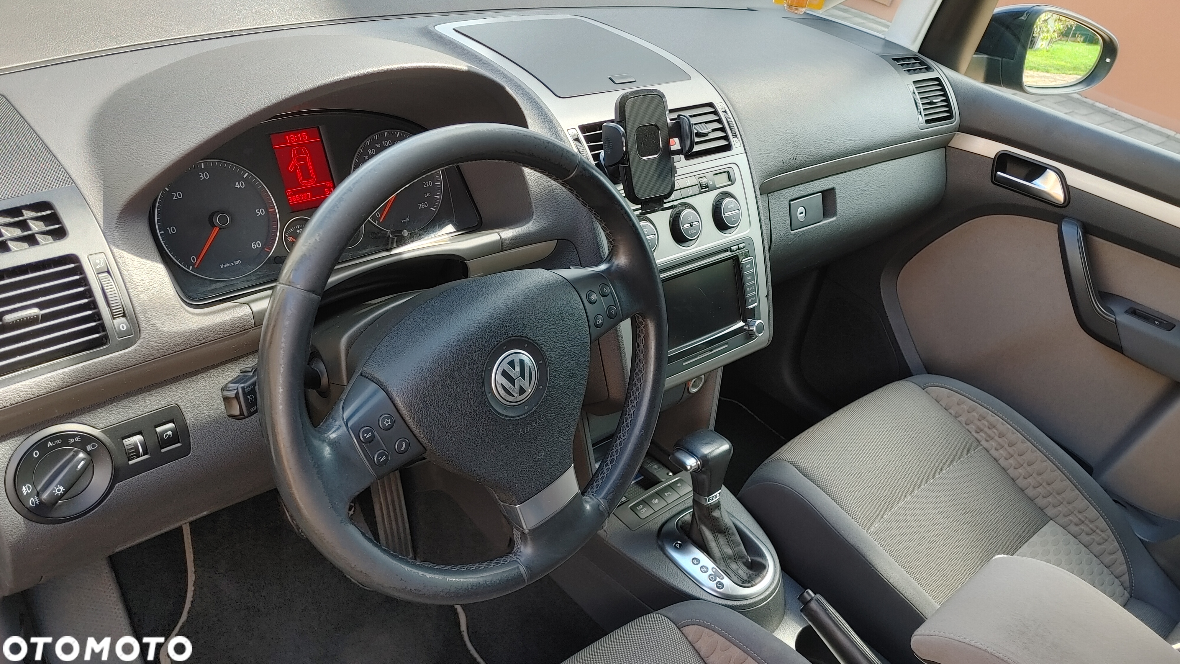 Volkswagen Touran 2.0 TDI DPF Cross DSG - 16