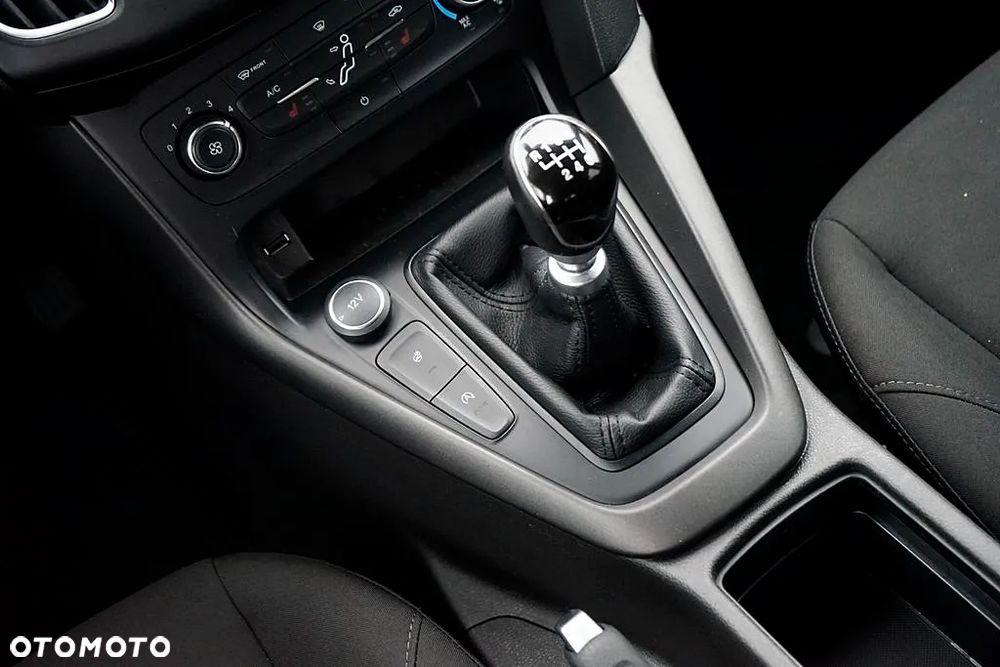 Ford Focus 1.5 TDCi SYNC Edition - 27