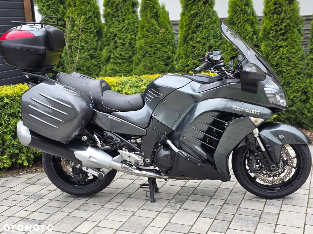 Kawasaki GTR - 4