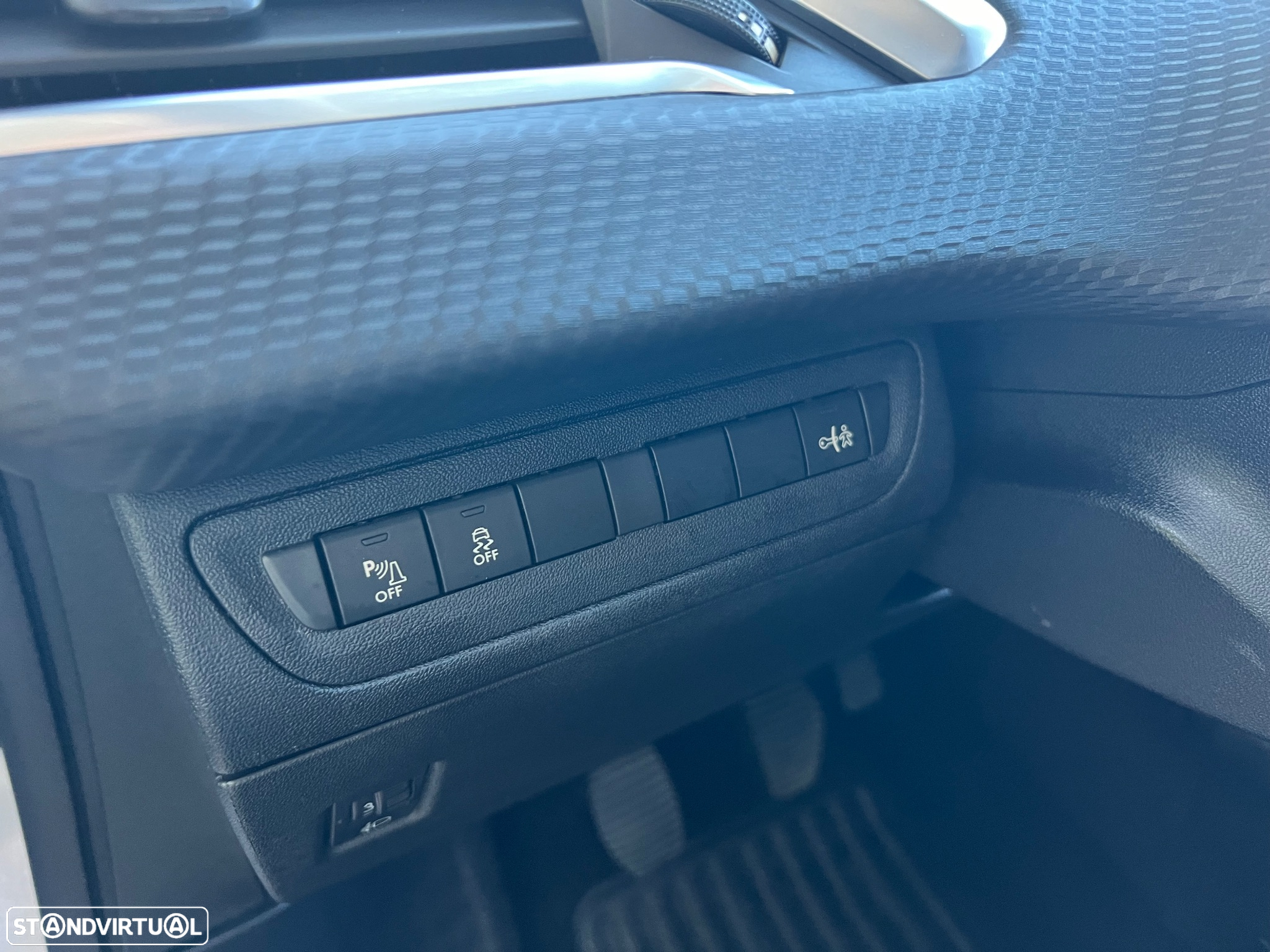 Peugeot 2008 1.2 PureTech Allure - 11