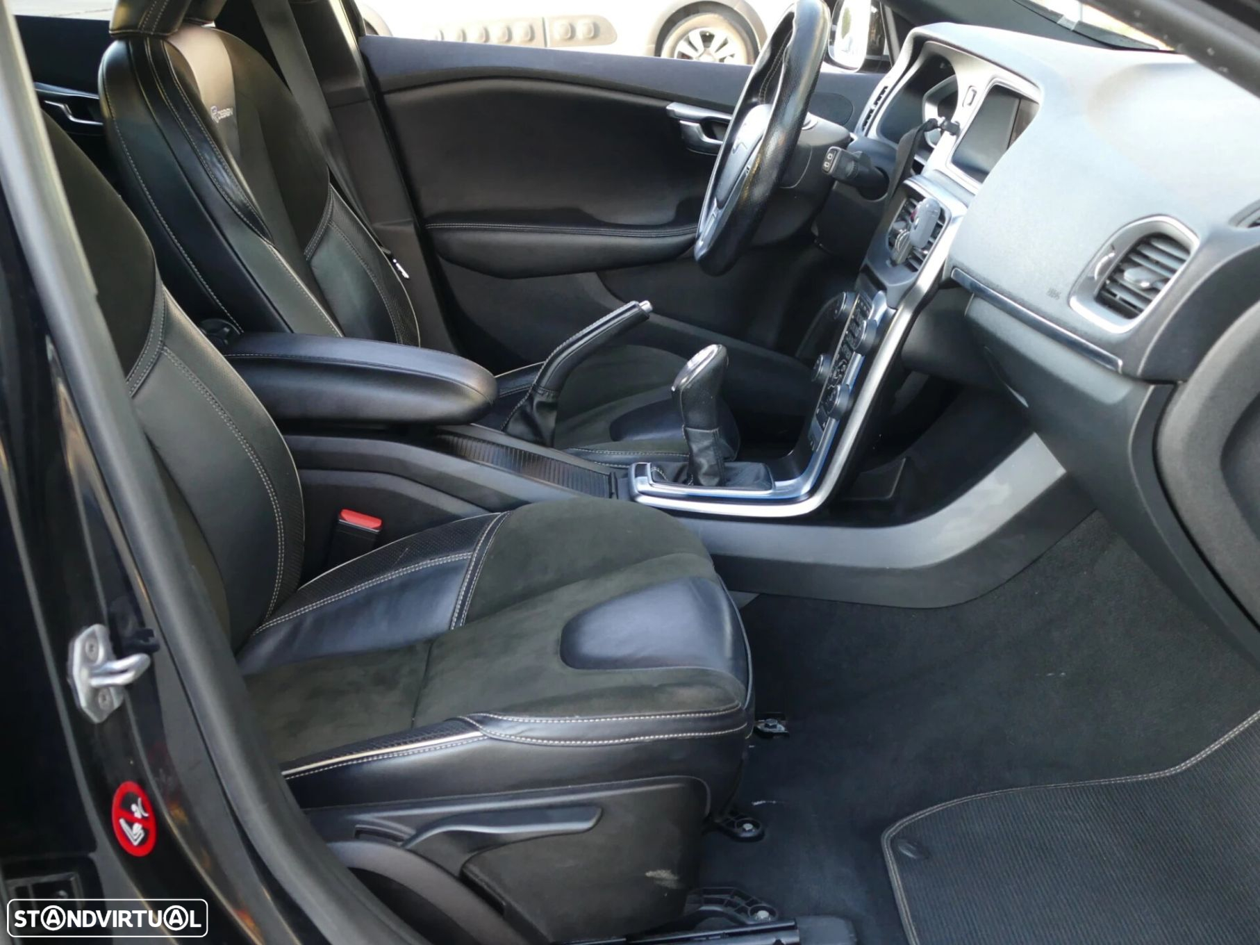 Volvo V40 2.0 D2 R-Design Momentum - 30