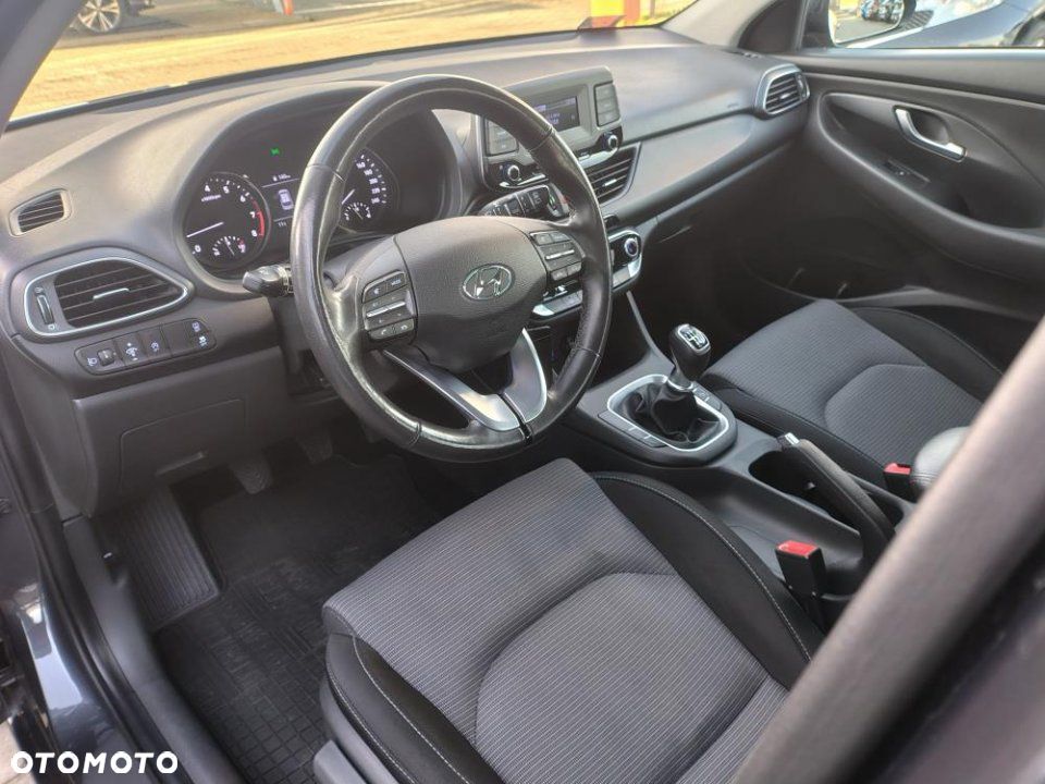 Hyundai i30 1.5 DPI Classic + - 17