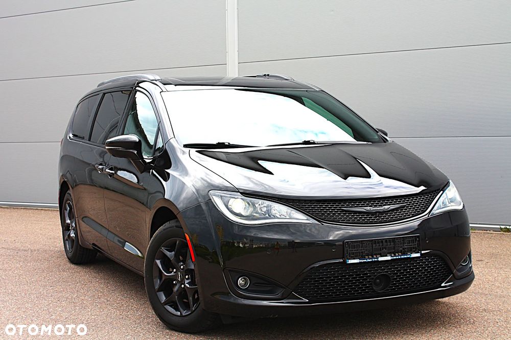 Chrysler Pacifica - 1
