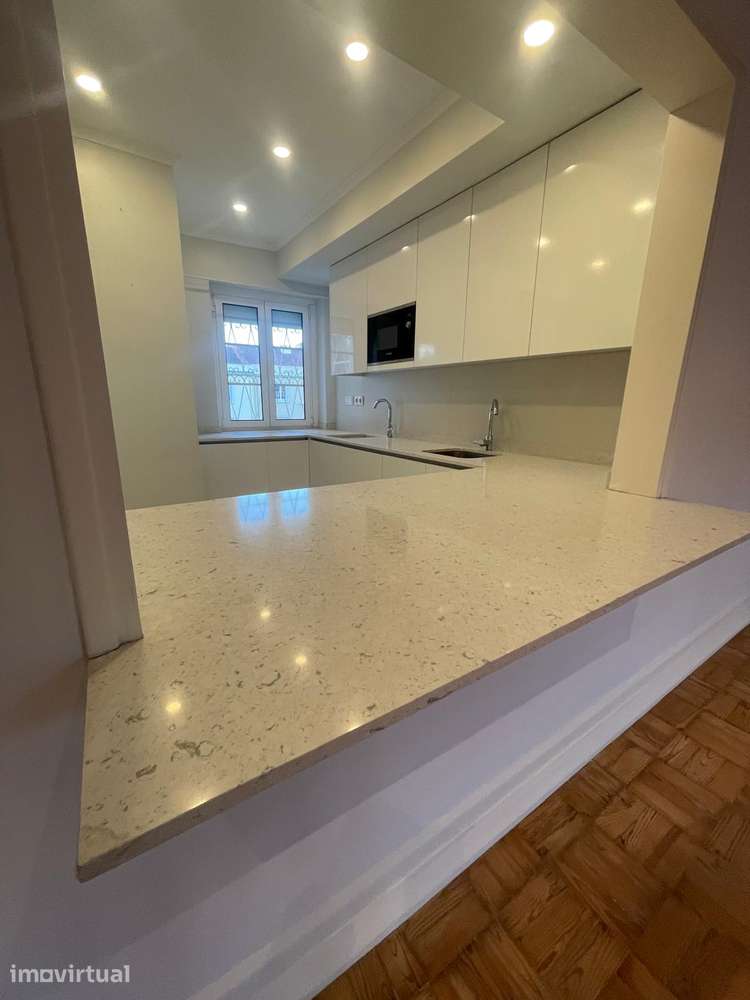 Arrendamento T4 Remodelado com 2 Casas de Banho,Campo Pequeno, Lisboa - Grande imagem: 3/25