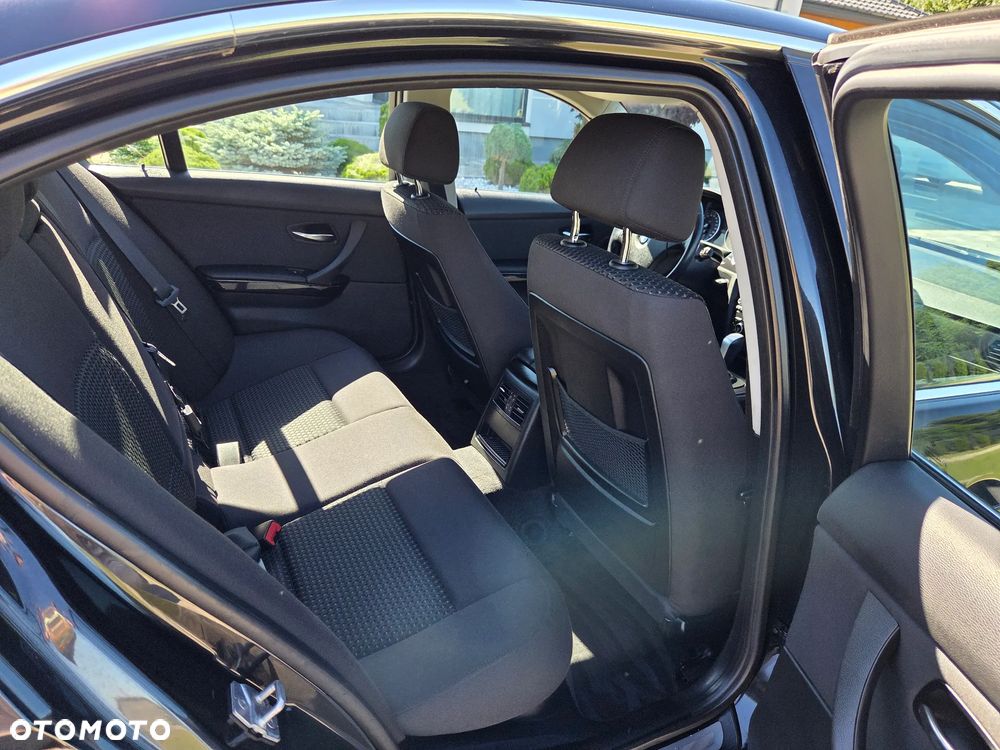 BMW Seria 3 318d DPF Edition Exclusive - 24