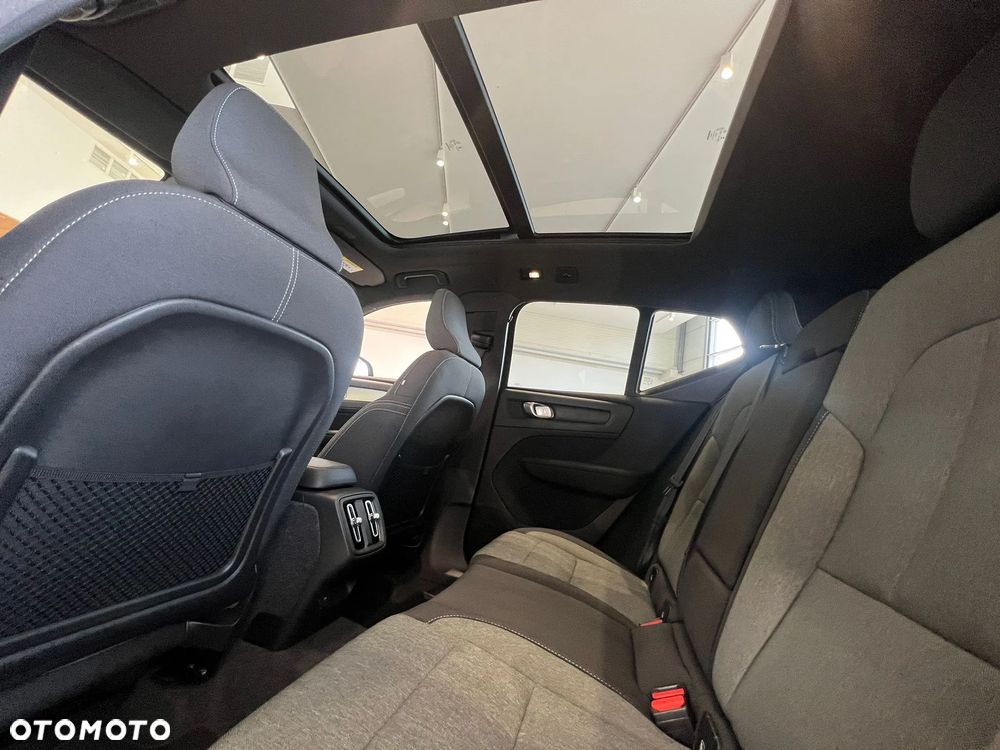 Volvo XC 40 B4 B AWD DKG Ultimate Dark - 23