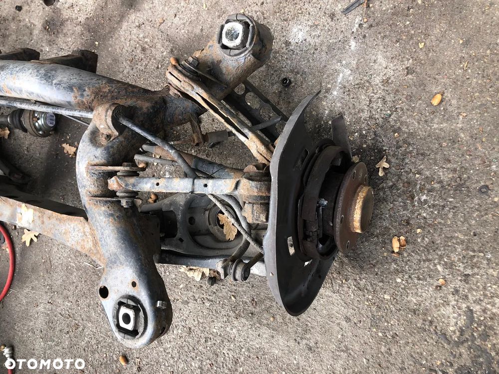 BMW 3  E91 E90 BELKA TYLNA ZAWIESZENIE TYLNE KOMPLET - 2