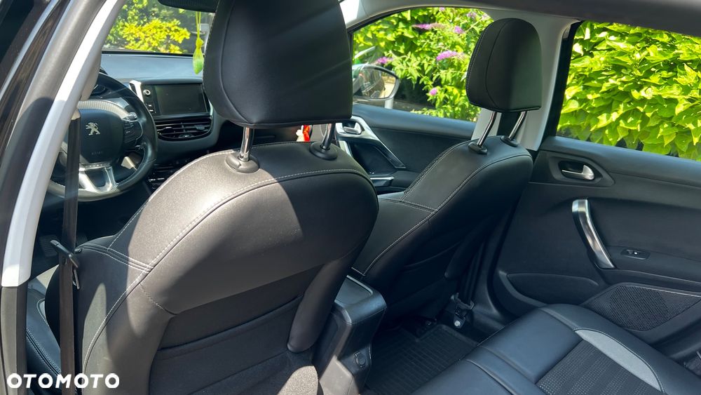 Peugeot 2008 BlueHDi FAP 120 STOP & START Allure - 13