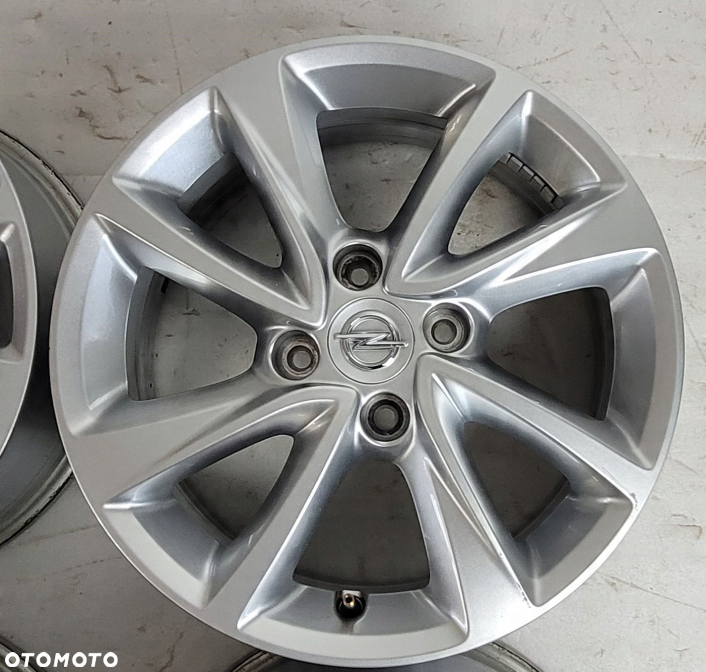 FELGI OPEL CORSA F 6,5x16 16 ET38 4x108 9832277280 - 4