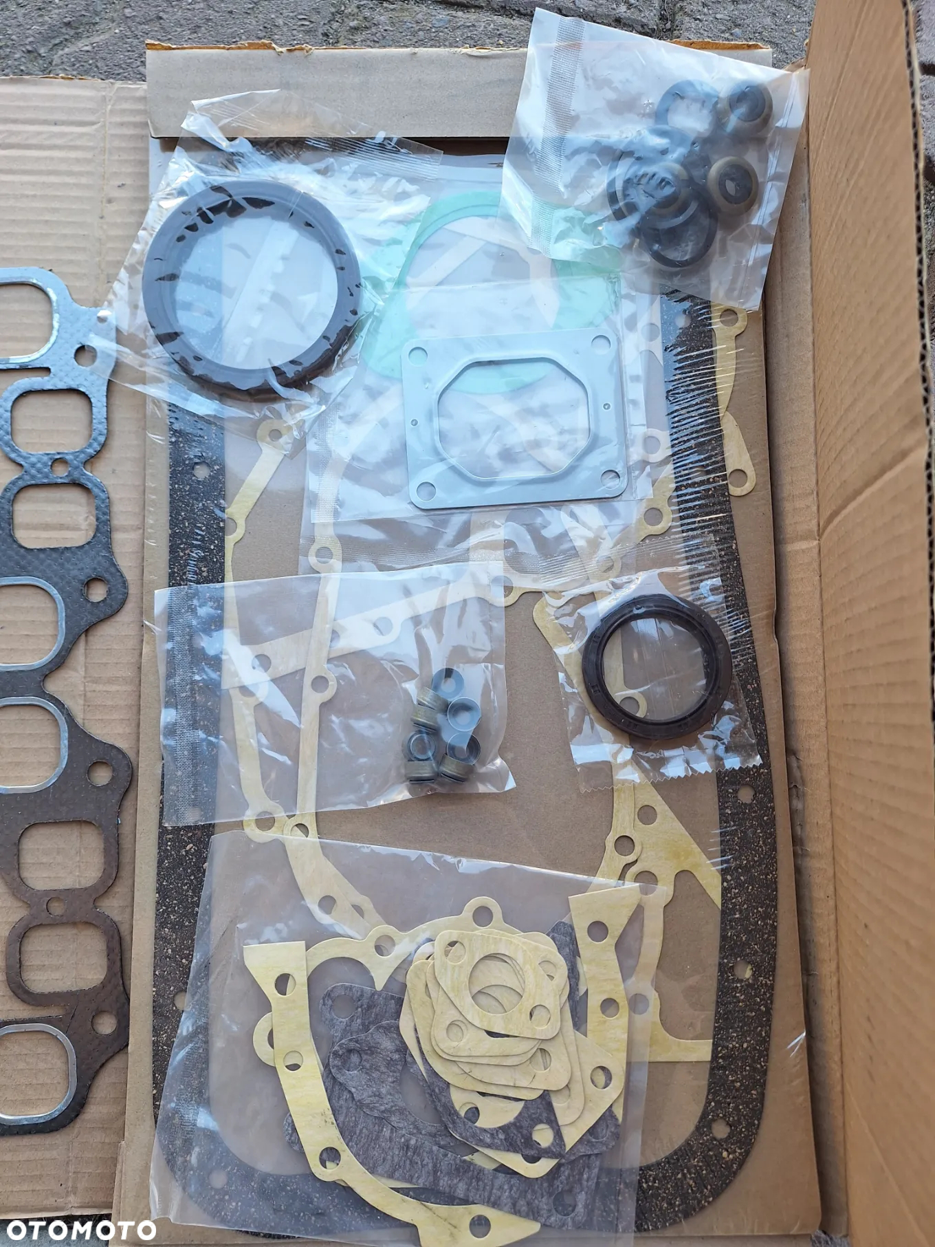 Komplet uszczelek toyota silnik 4y NOWY - 4