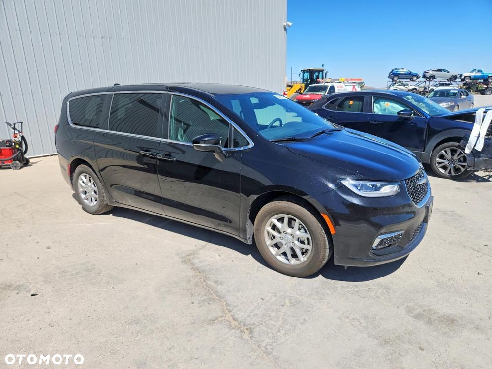 Chrysler Pacifica - 5