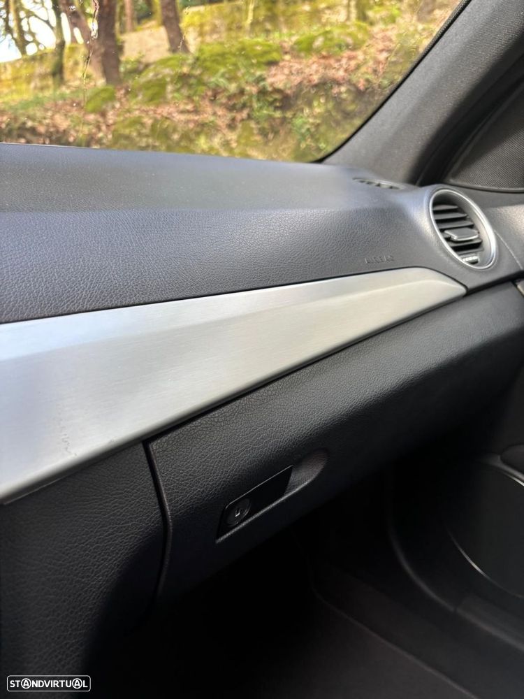 Mercedes-Benz C 250 - 37