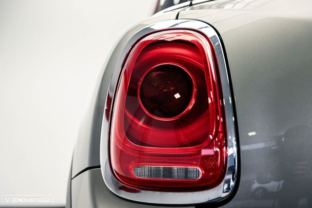 MINI 5 Portas Cooper D Auto - 10