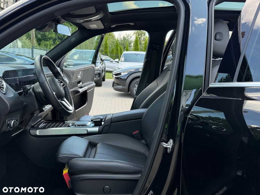 Mercedes-Benz GLB - 32