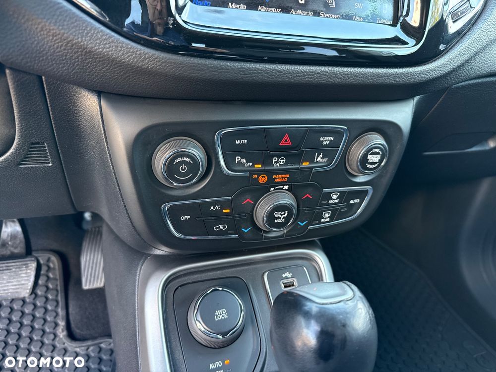 Jeep Compass - 32