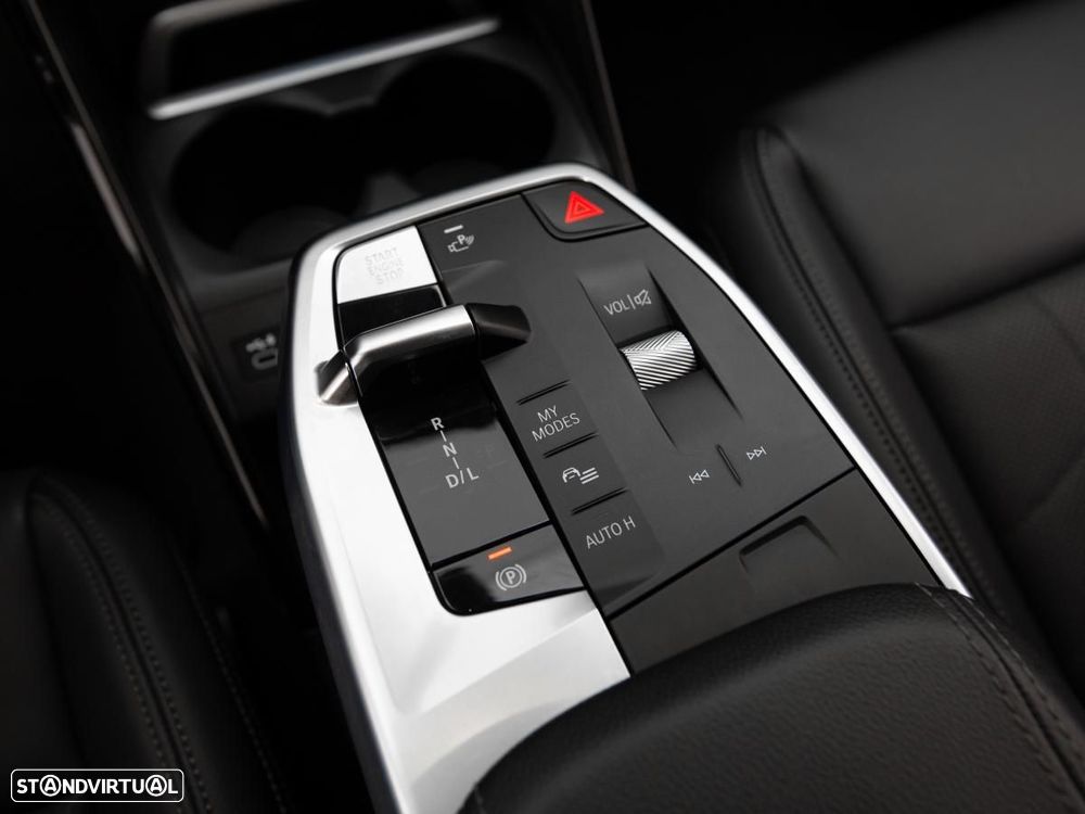 BMW 218 Active Tourer i Aut. Luxury Line - 24