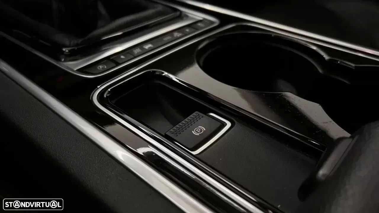 Jaguar XE E-Performance Prestige - 22