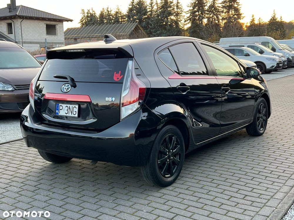 Toyota Prius Hybrid - 4