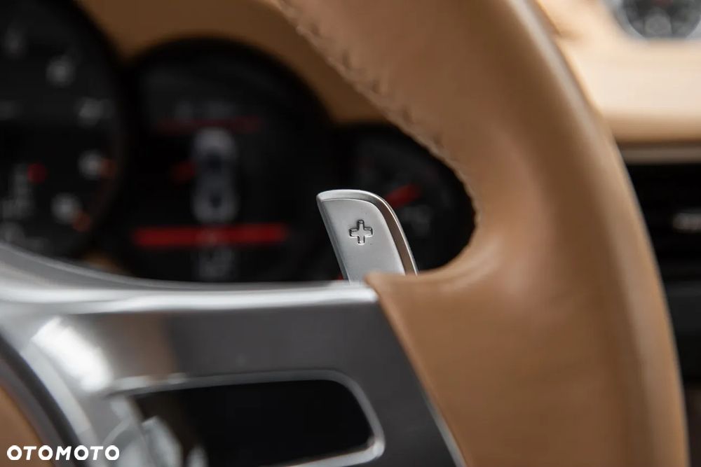 Porsche 911 Carrera PDK - 21