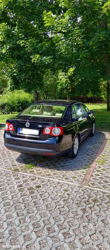 Volkswagen Jetta 1.6 Comfortline - 3