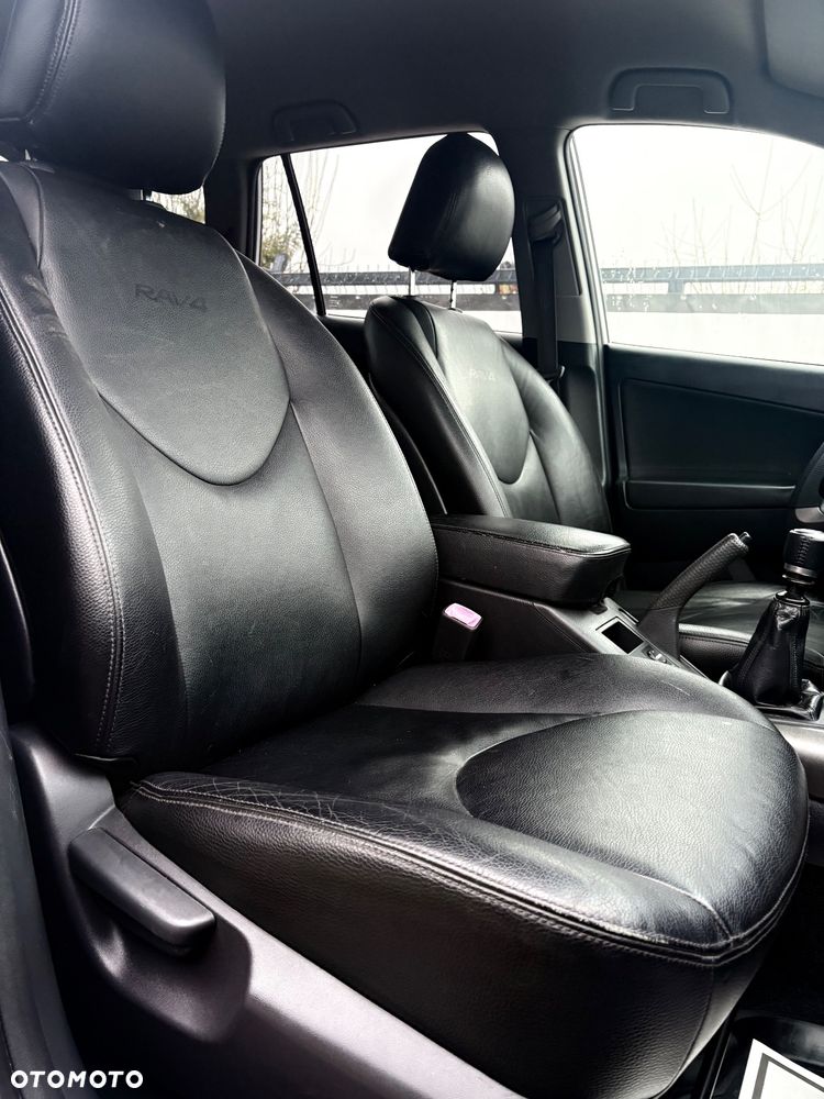 Toyota RAV4 2.2 D-4D Prestige - 30