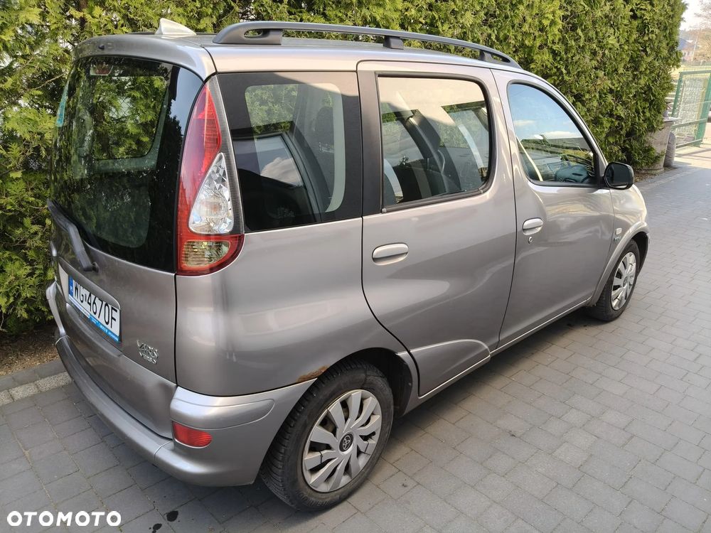 Toyota Yaris Verso 1.3 - 3