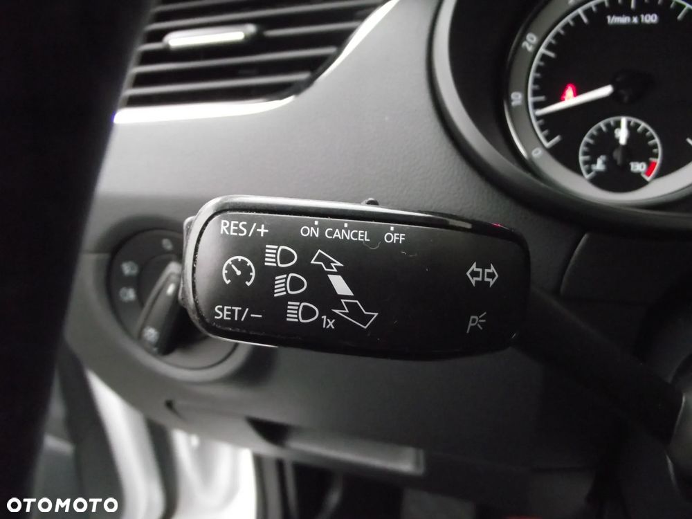 Skoda Octavia 1.5 TSI ACT Style DSG - 25