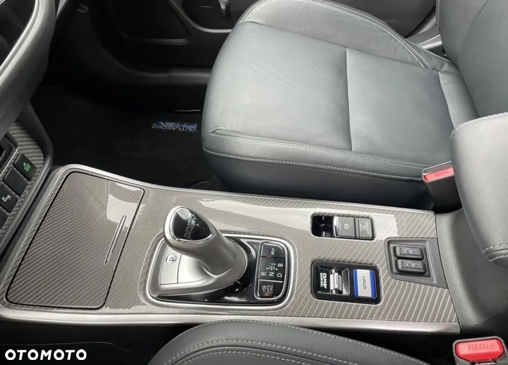 Mitsubishi Outlander PHEV Intense + - 12