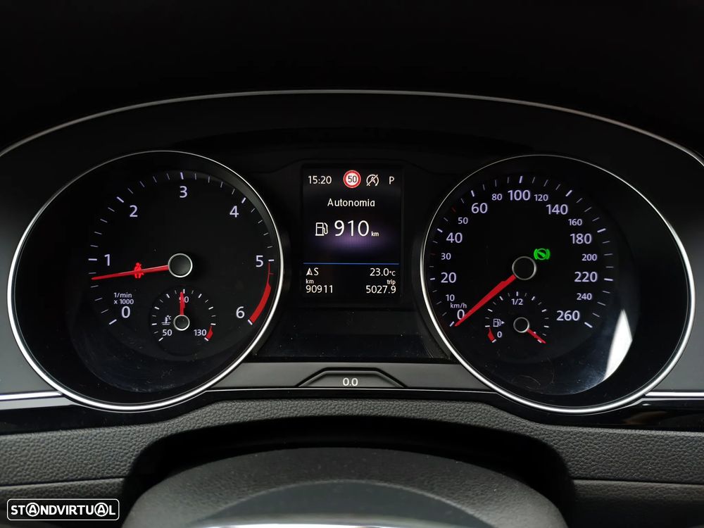 VW Passat Variant 1.6 TDI Business DSG - 11