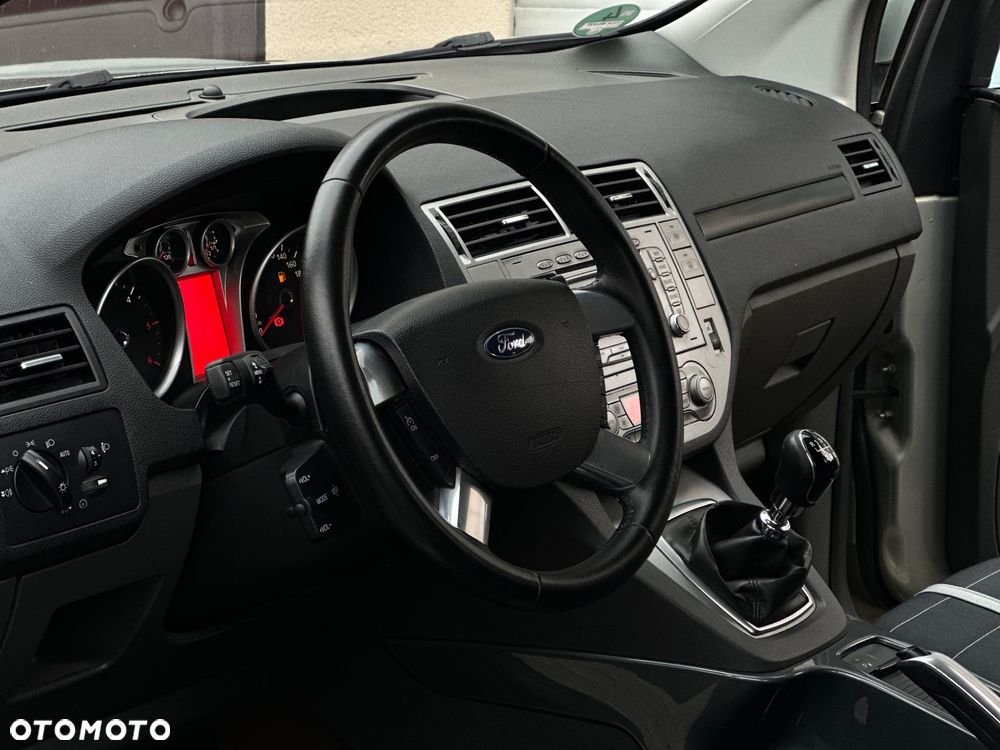 Ford Kuga 2.0 TDCi 2x4 Titanium - 31