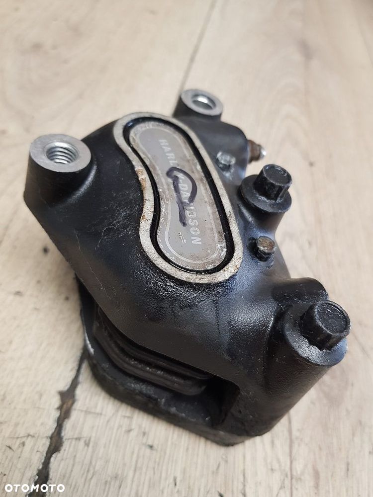 Zacisk hamulcowy przód Harley Davidson Softail Fat Boy  44046-00D - 2
