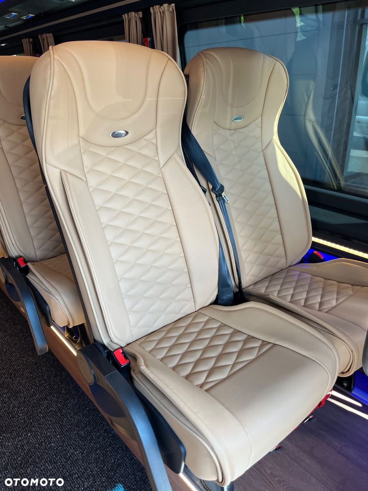 Mercedes-Benz Sprinter 519 - 12