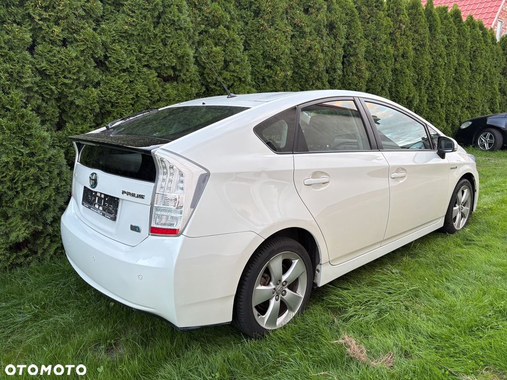 Toyota Prius (Hybrid) - 3